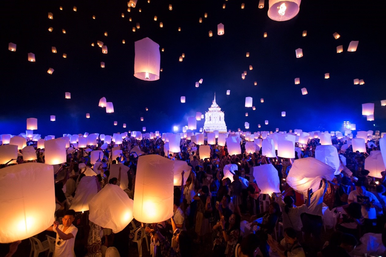 Фестиваль небесных фонариков Йи Пенг в Таиланде